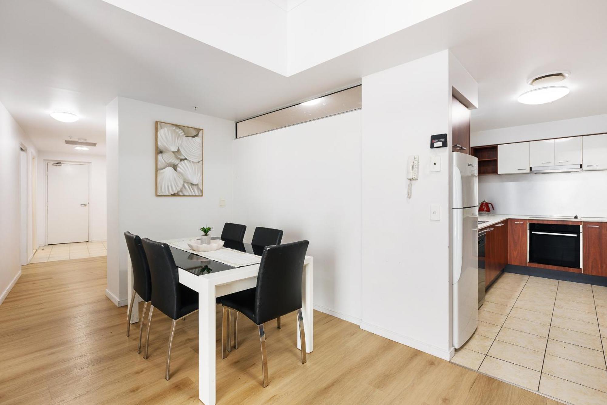 Surfers Paradise Getaway Amazing Amenities *